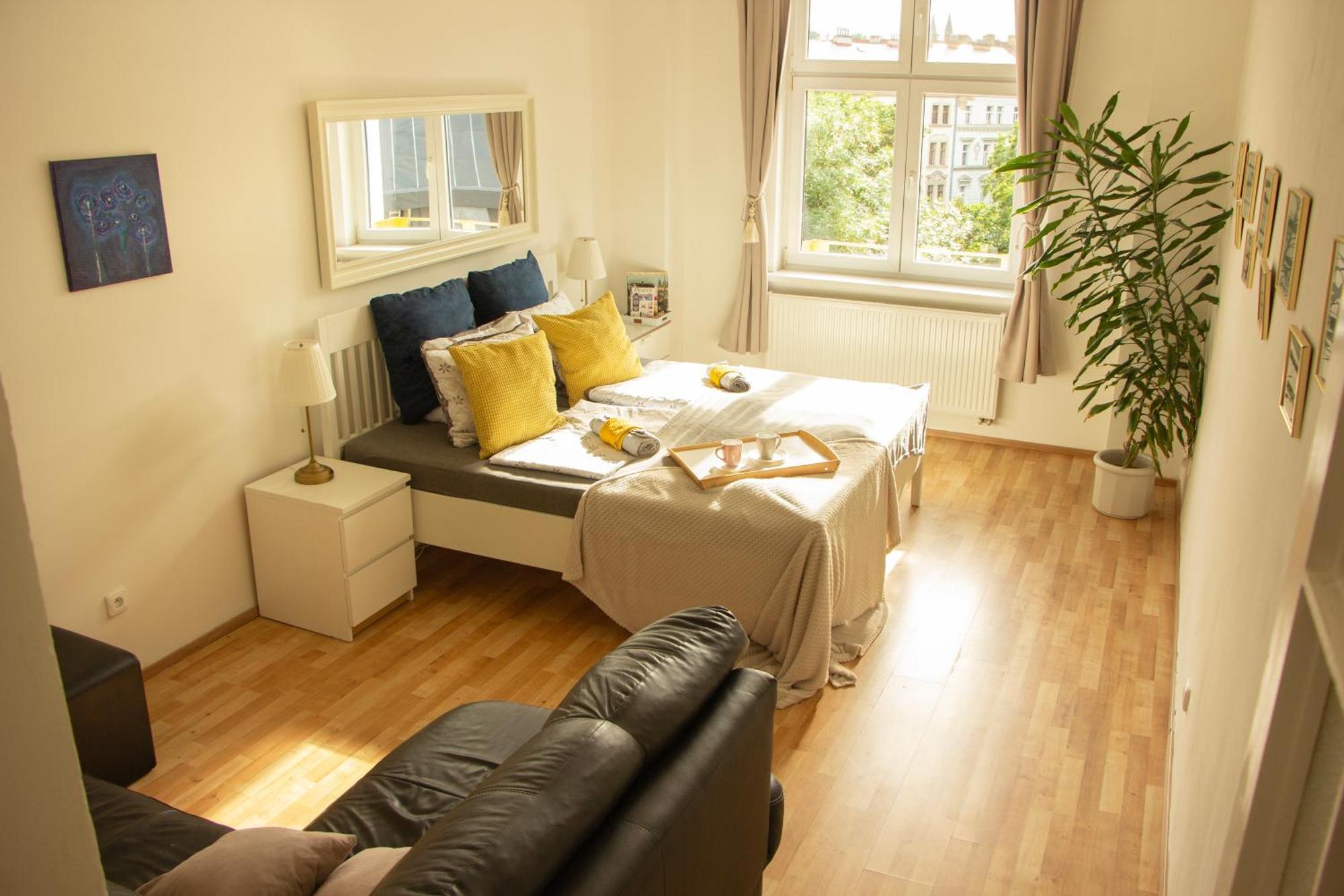 Double King Size Sunny Suite In Castle Area Prague Exterior photo